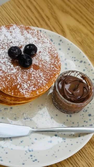 Panquecas com mirtilos na The Happiest Coffee